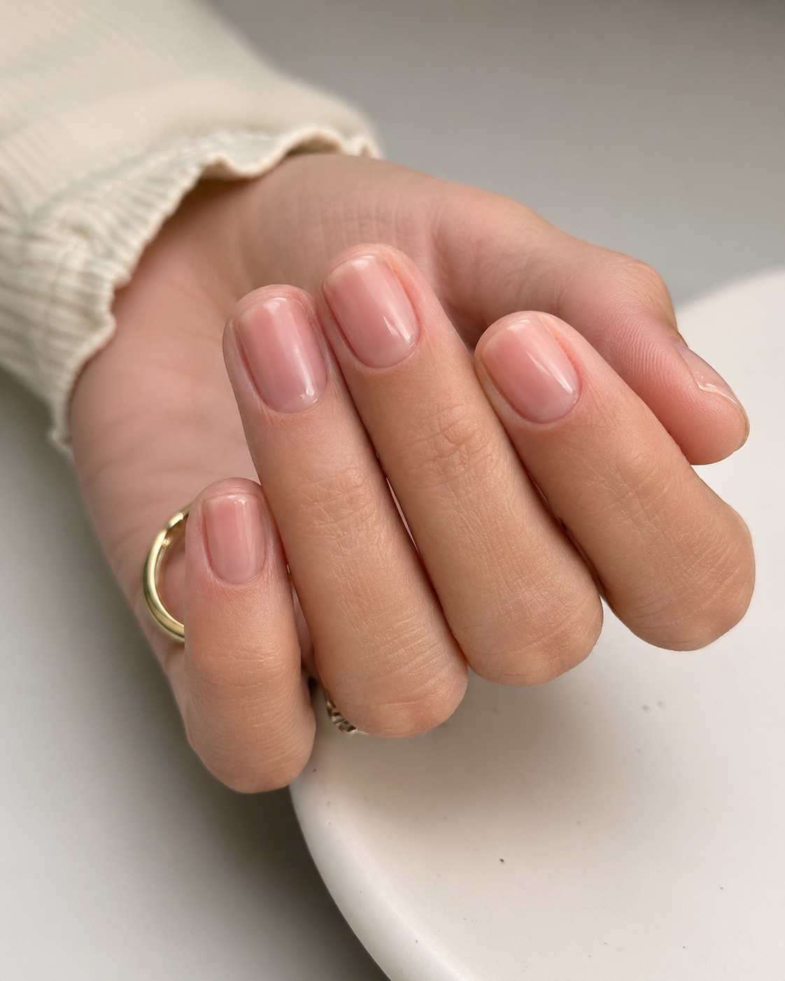 No-Makeup Nails: Why Greek Beauty Lovers Are Choosing Barely-There Manicures